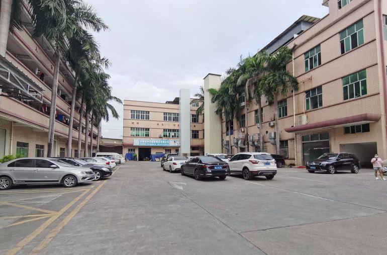 平湖高速口辅城坳原房东1楼3楼各1200平厂房仓库出租可环评