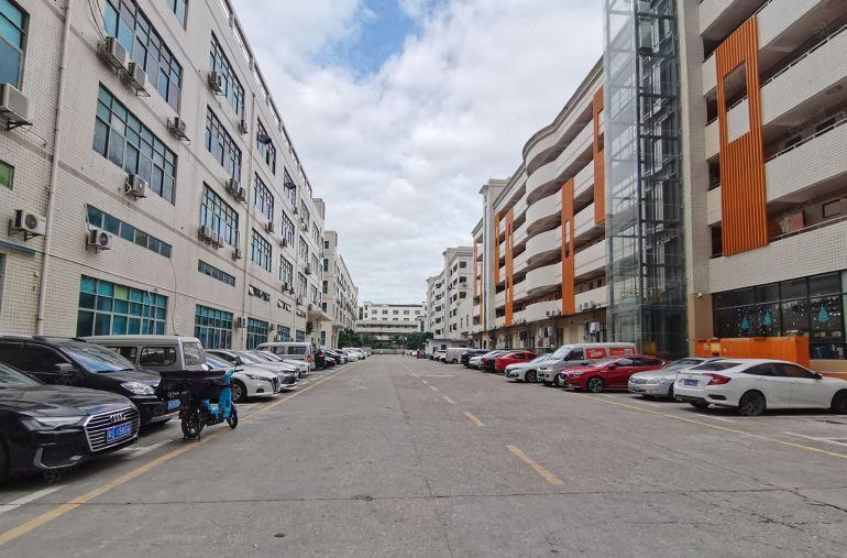 平湖华南城地铁口3000平精装厂房出租电商仓库分租500平起