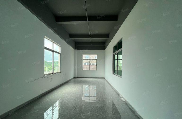 坂田地铁口电商产业园红本厂房1500平出租场地大易招工