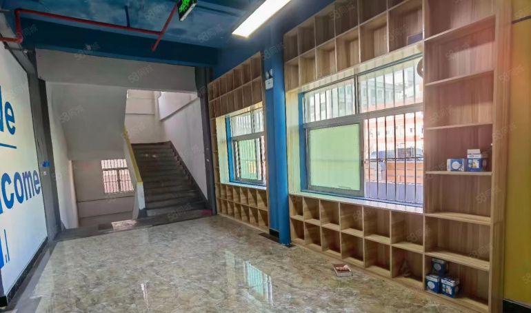 横岗塘坑地铁口附近新出楼上130平带精装修红本厂房出租