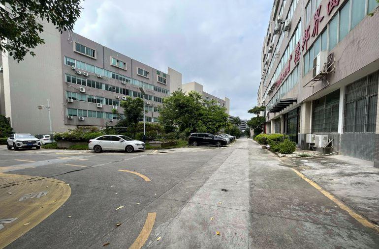 龙岗龙东上井工业区新出楼上1000平带装修厂房出租 可分租