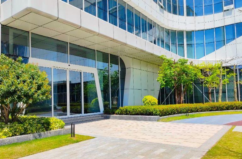 原房东直租，龙岗宝龙地铁口200平精装修办公室带家私厂房出租