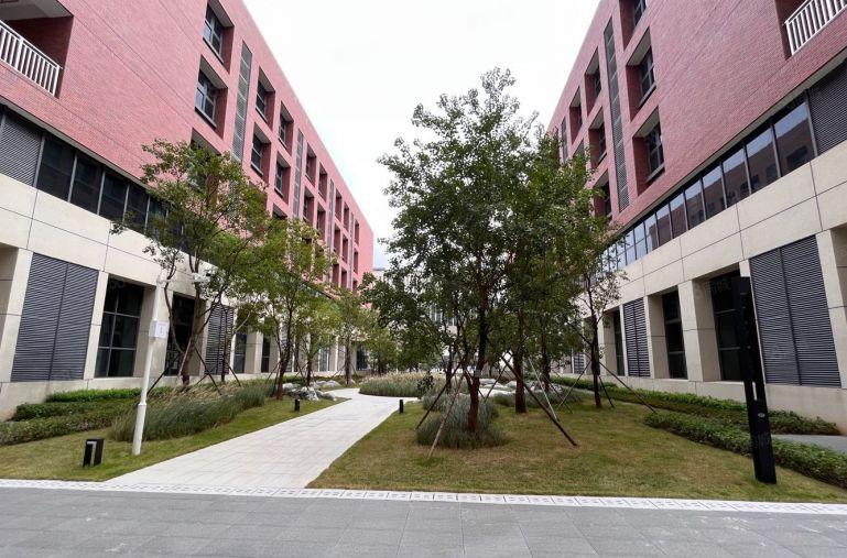 16元龙岗中心城全新厂房出租6500平方实际面积出租超大空地