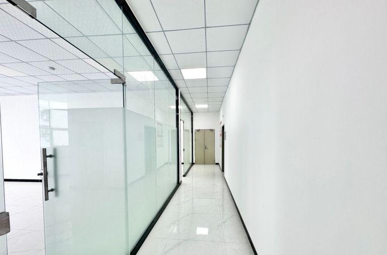 坂田雅宝产业园楼上660平现成装修办公室仓库电子生产厂房出租