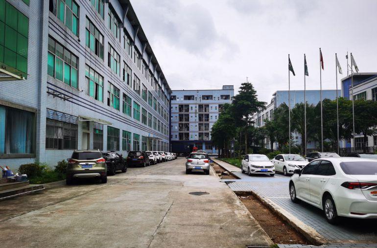 横岗永湖地铁口红本独院厂房1200平方低价出租主干道旁易招工