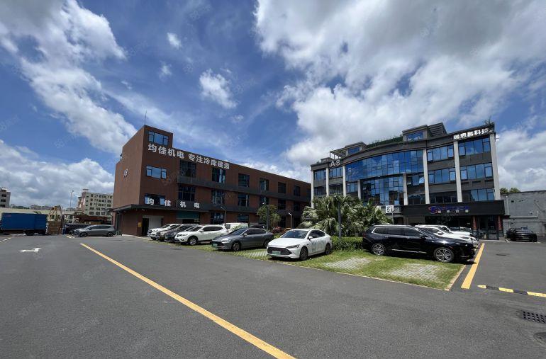 龙岗爱联地铁口，楼上500平精装修办公室仓库厂房出租可分租