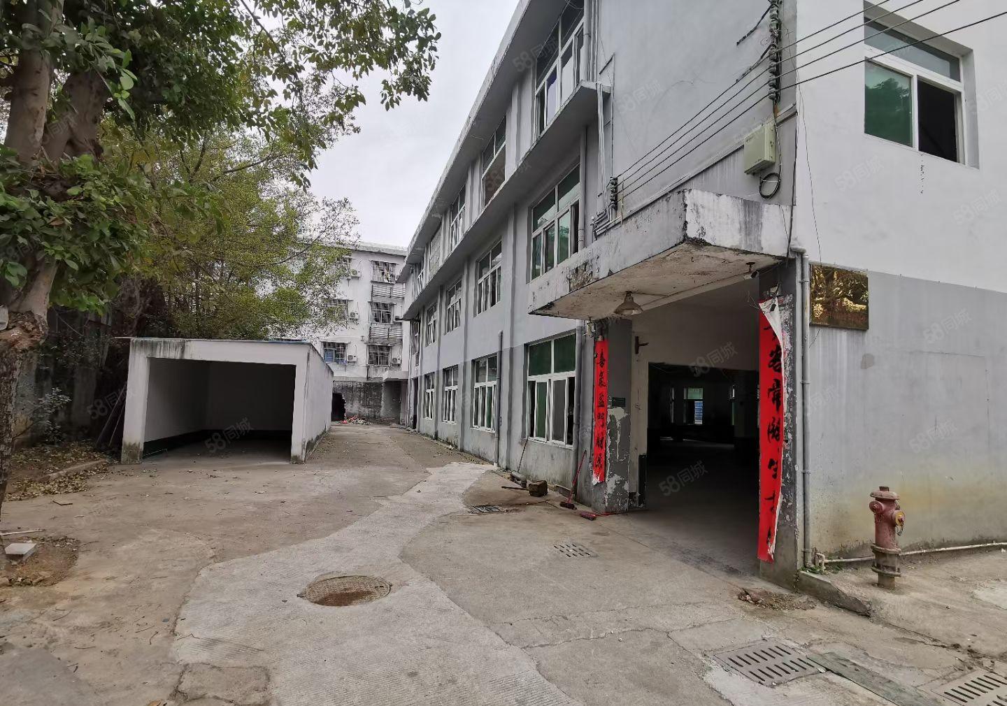 龙岗地铁口一楼厂房450平方米楼上700平方米可不配宿舍