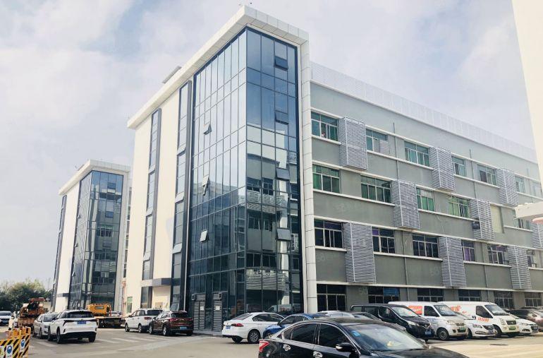 临近华南城地铁口无公摊红本低价楼上300平精装办公室厂房出租