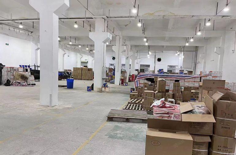 华南城新木位置一楼厂房1800平米，高度7米，租金只要23