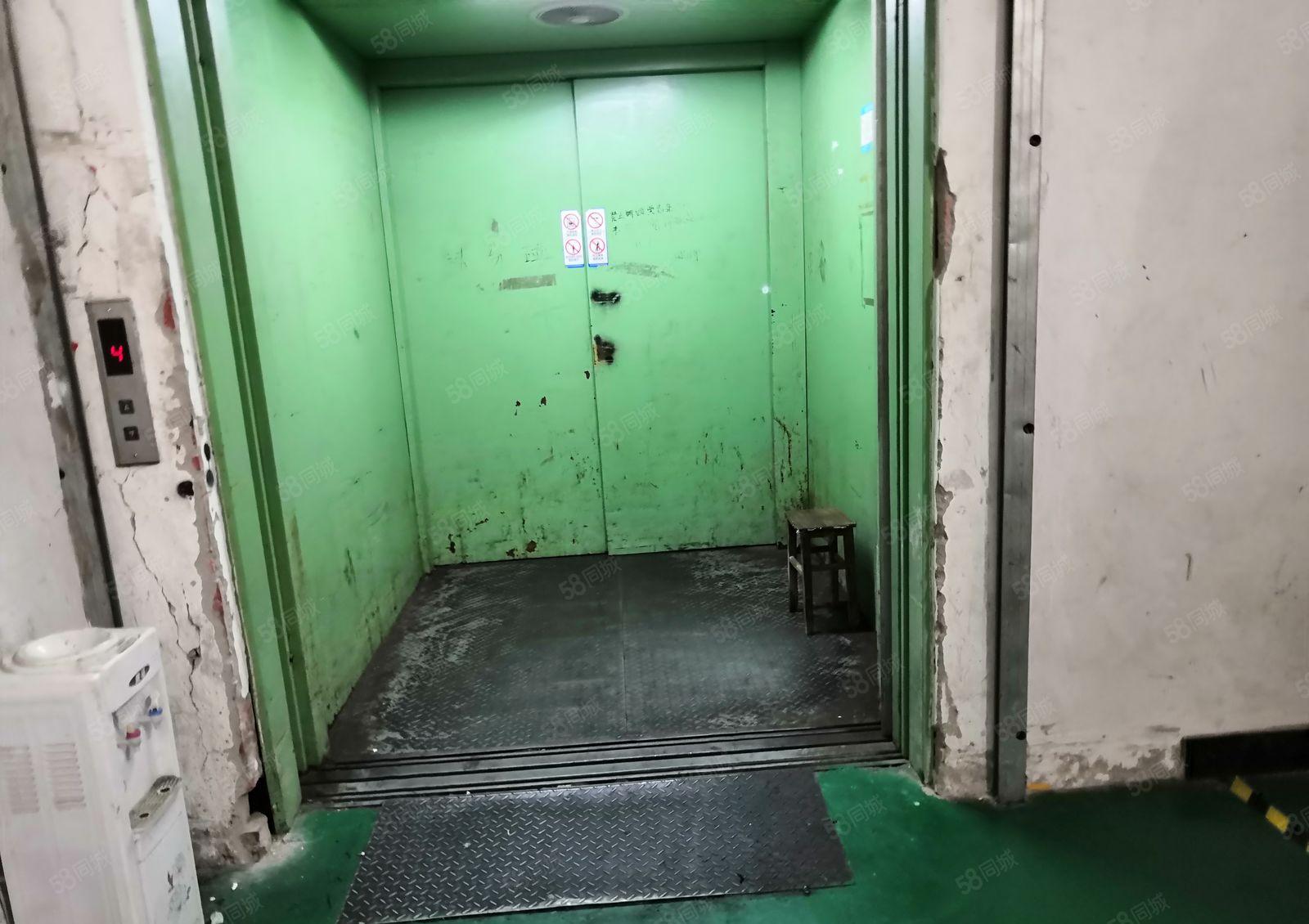 17元龙岗镇中心城厂房三楼600平方米二楼150平方米招租