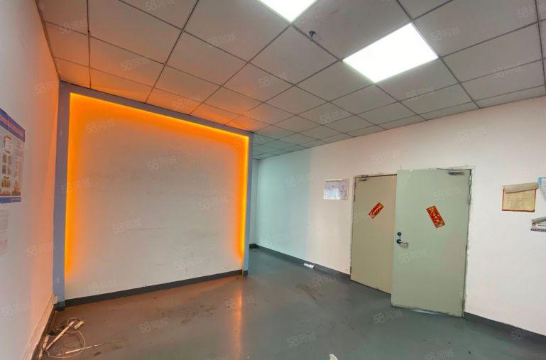 坂田地铁口楼上500平精装修厂房低价出租仓库出租大小可分租