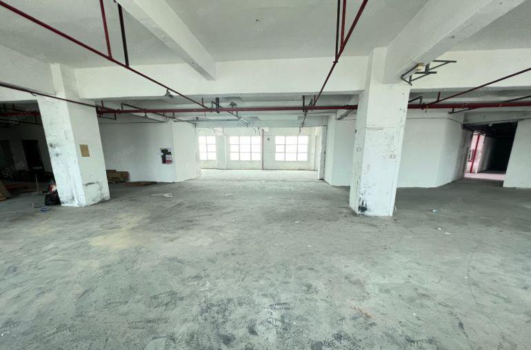 横岗街道红棉路5楼500平厂房低价出租带装修三吨货梯空地大