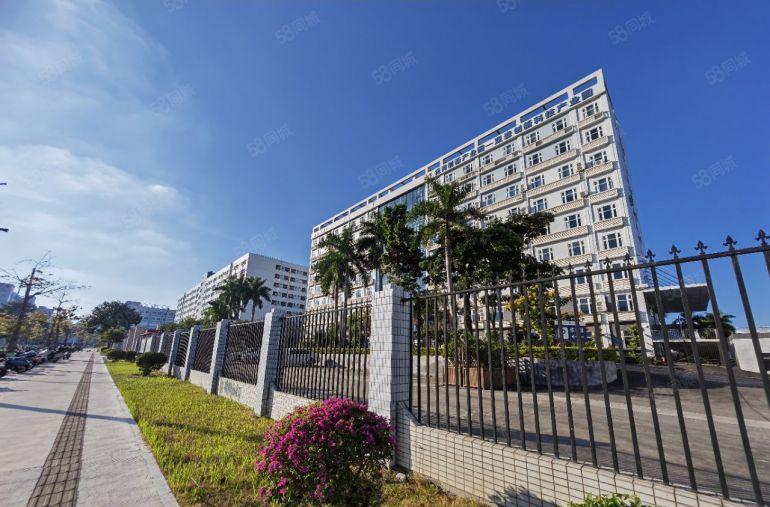 原房东按实际面积出租，是实际面积，每层3000平，首层高6米