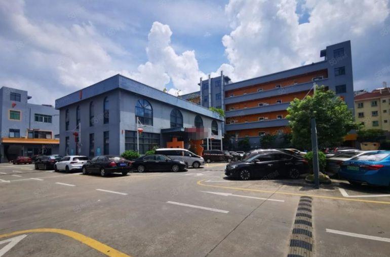 平湖上木古地铁口楼上1000平办公室精装修出租