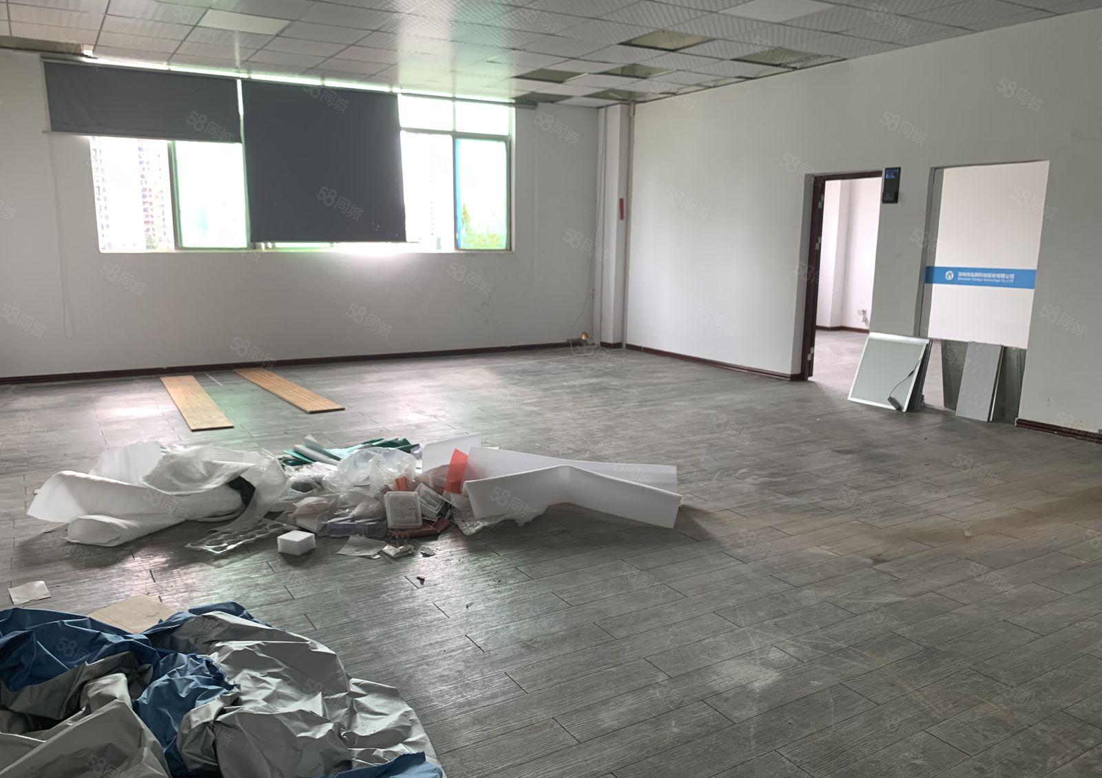 横岗地铁站附近新出3楼精装修2000平厂房出租报价25元可分