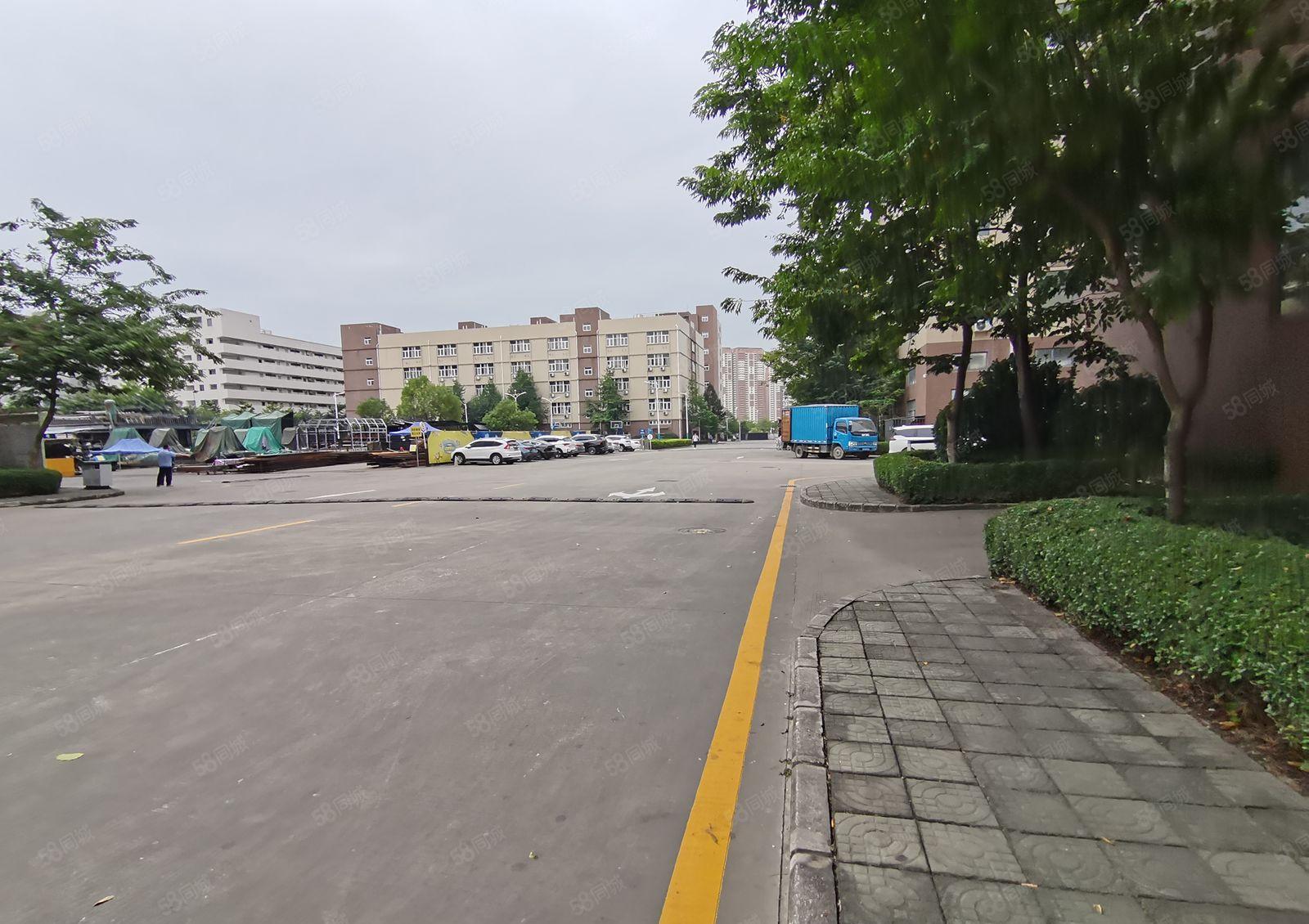 手慢无！龙岗南联超便宜楼上1200平厂房出租现成装修二次消防