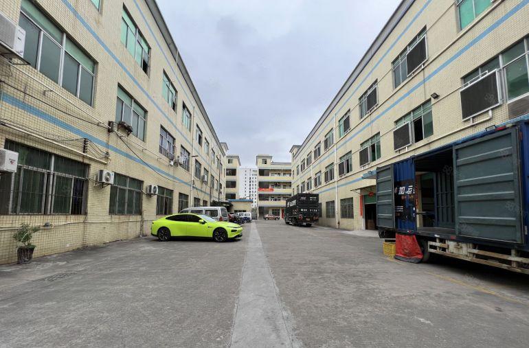 龙岗爱南路独院一楼700平方仓房仓库出租空地大好招工层高6米