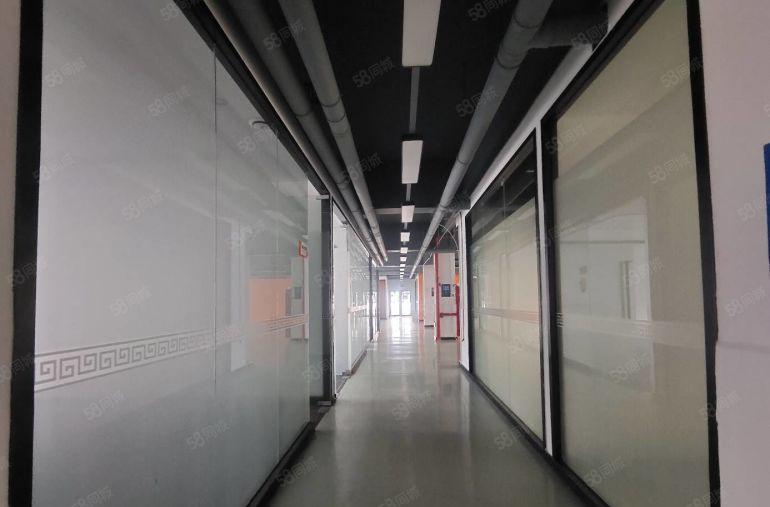 （享补贴）坂田五和3600平办公仓库低价出租，200起分。