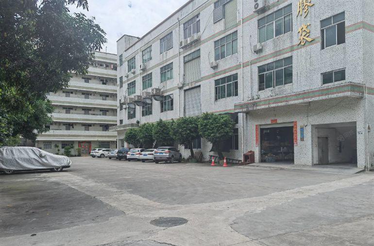 平湖新出带现成装修二楼1580平方厂房仓库出租可分租交通方便