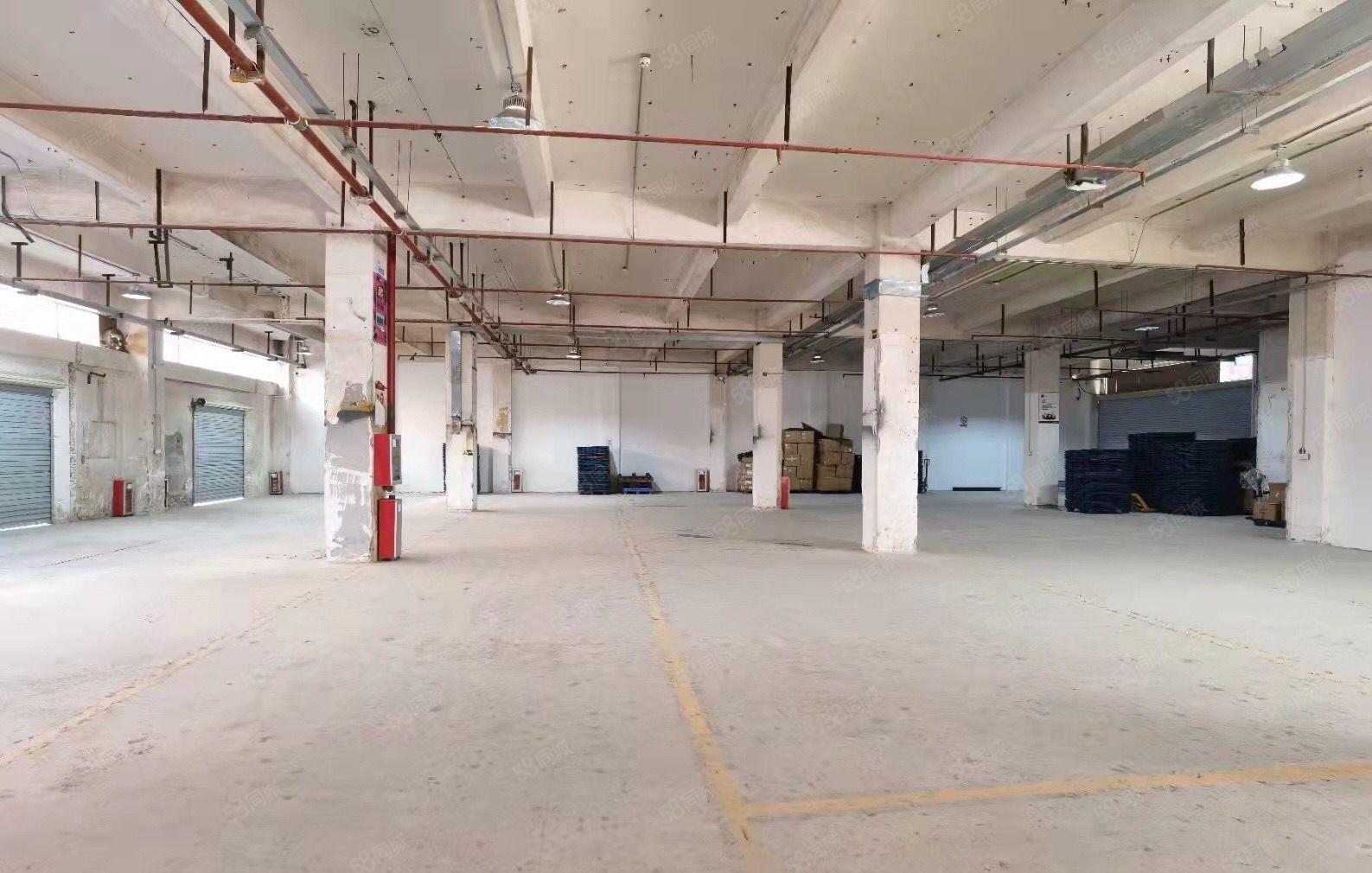 华为附近一楼2300平方，客户转租，4个门口，能装柜！