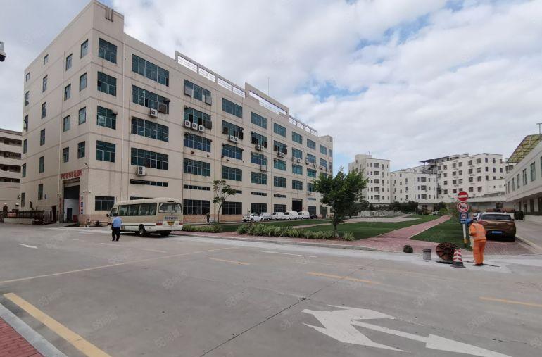 平湖华南城地铁口2000厂房仓库出租100平起分租带水电装修