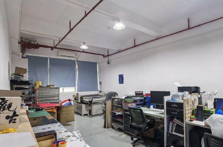 坂田红本原房东带装修车间办公厂房8成使用面积1000平可分租