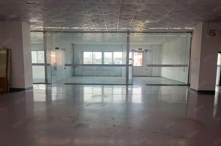 横岗荷坳双地铁口原房东工业园区300平起分租，花园式厂