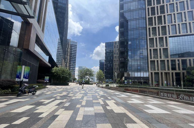 笋盘，宝龙地铁口甲级写字楼200平精装修带家私办公室厂房出租