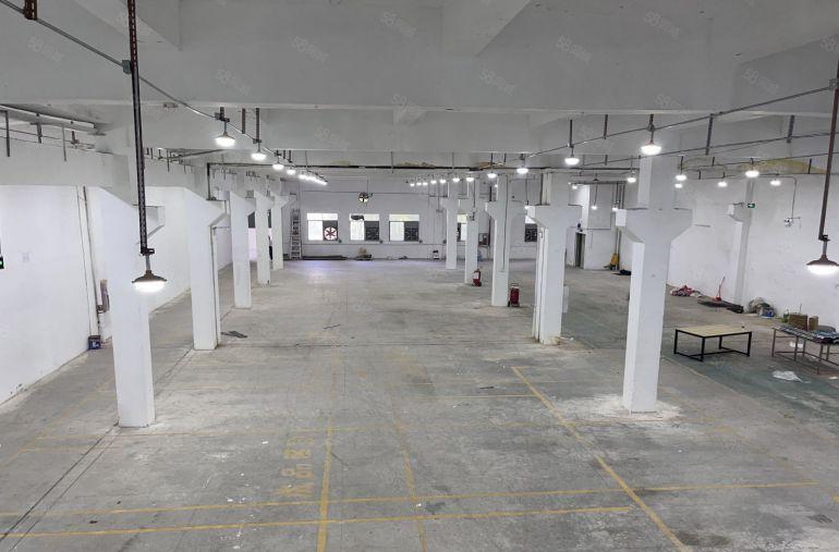 龙岗平湖25元一楼厂房出租带冻库水电齐全现成办公室有卸货平台