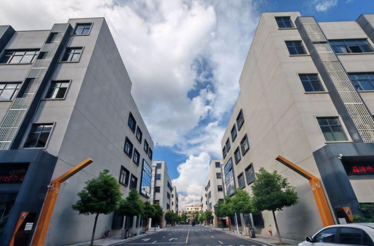 龙岗宝龙地铁口楼上1600平现成装修厂房办公室仓库出租可分租