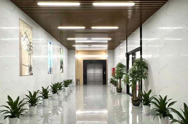 横岗永湖地铁口附近新出楼上115平2加1格局带精装修厂房出租