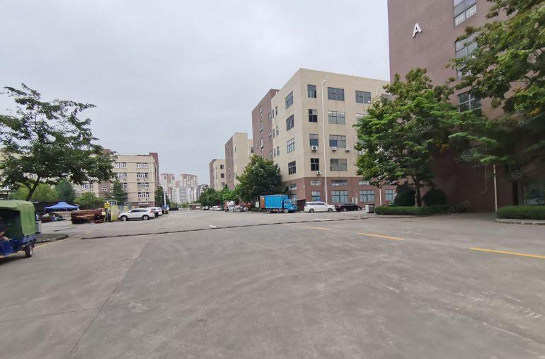 华南城地铁站附近现成装修红本厂房出租可分租空地大交通便利