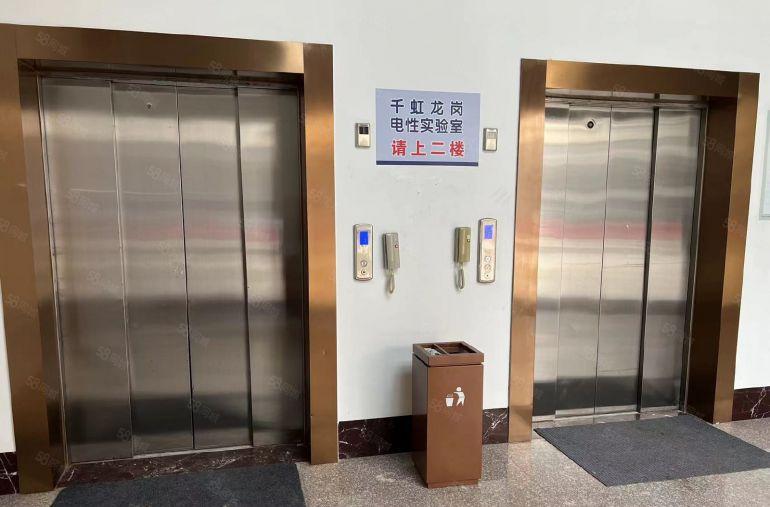 低价出租中心城南联工业区楼上厂房1500平方米有现成装修