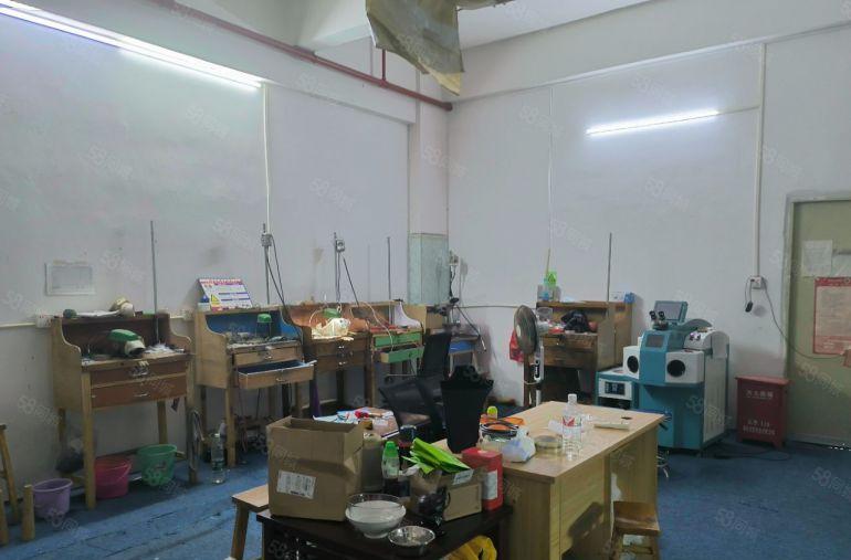 横岗塘坑地铁口附近新出楼上160平带现成珠宝装修厂房出租