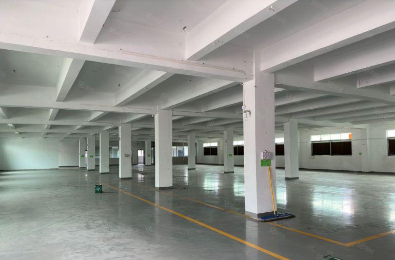 龙岗平湖富民工业区三楼1700平带办公室装修厂房仓库出租