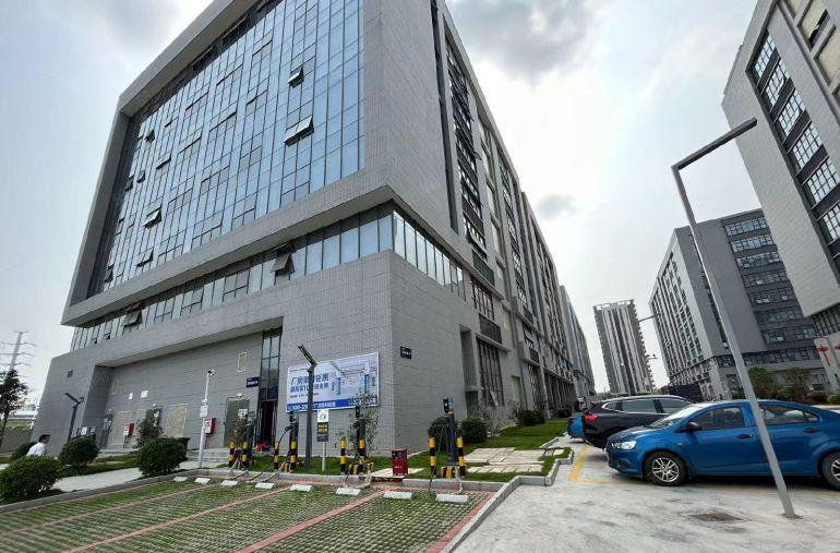 平湖辅城坳独门独院厂房一楼仓库2000平出租带牛角