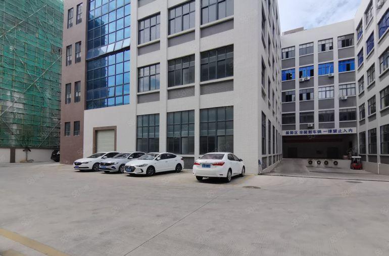 龙岗宝龙高新区原房东红本厂房新出楼上2350平方带装修出租！