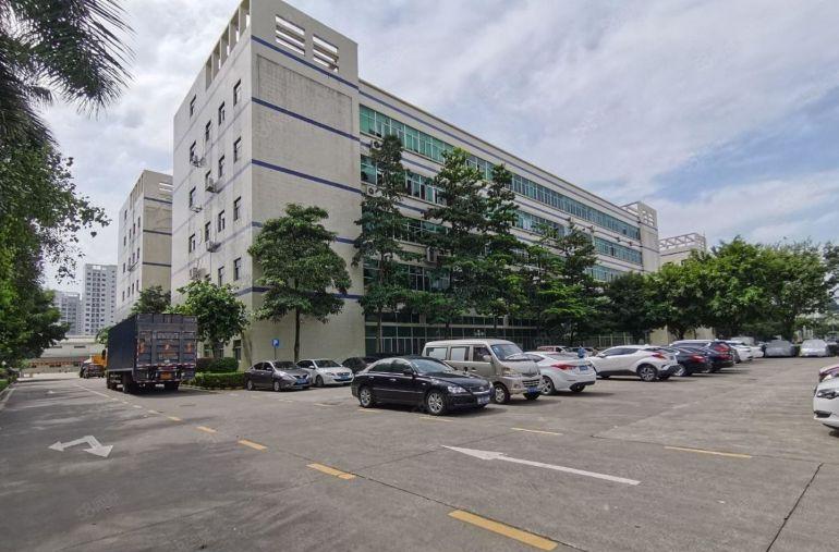 坂田地铁口一楼二楼各2000平厂房出租大小面积可分组现成装修