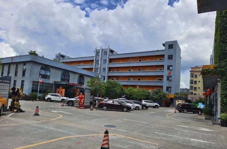 坂田岗头地铁站边大型电商园新出一套300平带精装办公厂房出租