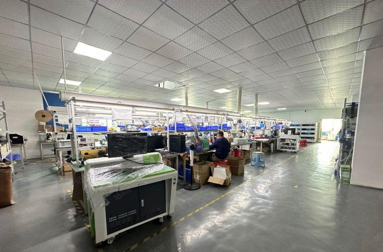 龙岗爱联地铁站旁1500平原房东现成精装修红本厂房出租分租