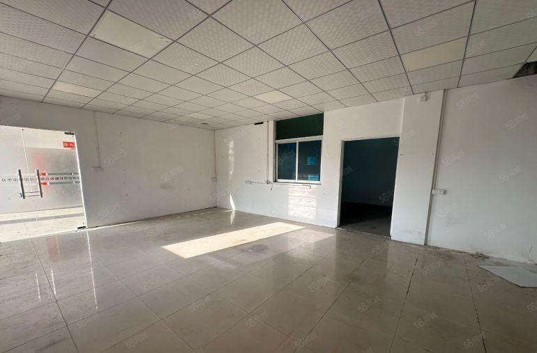 平湖富民工业区楼上的厂房260平米，带办公室