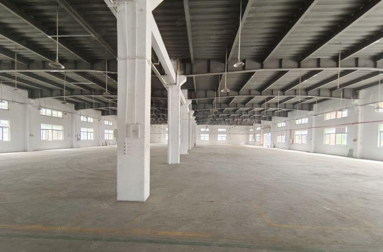 平湖华南城2000平方厂房仓库出租 层高7米带牛角行业不限