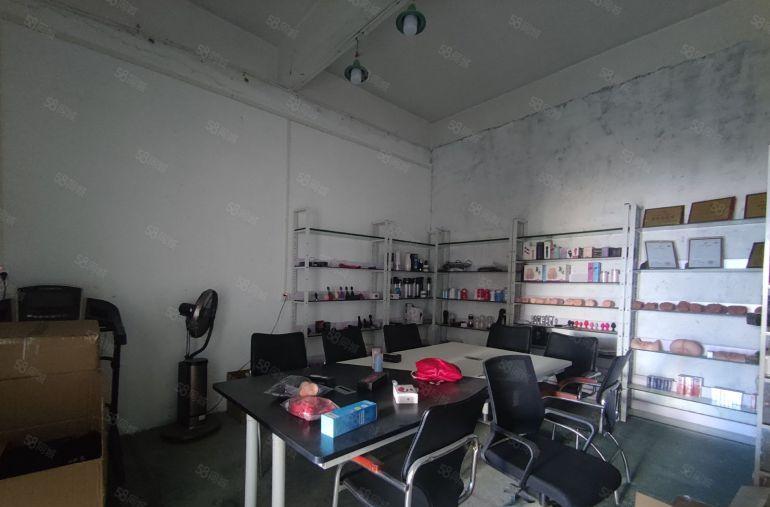 平湖万达附近原房东一楼一整层700平，实际面积出租