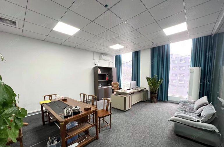 横岗永湖地铁站附近新出楼上150平带精装修红本厂房出租