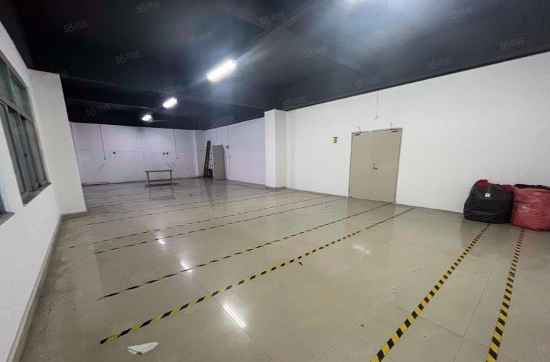 坂田杨美地铁口附近小面积厂房仓库出租，面积40至260平方！