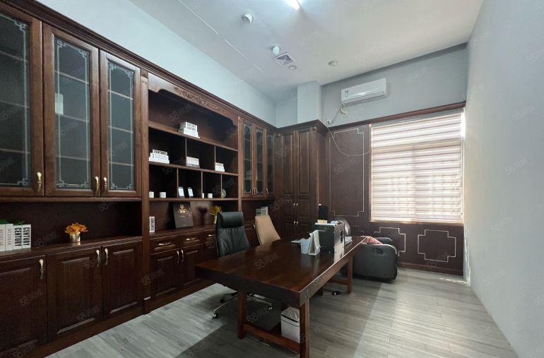 龙岗心城地铁口豪华装修电商办公室500平方厂房出租停车位多