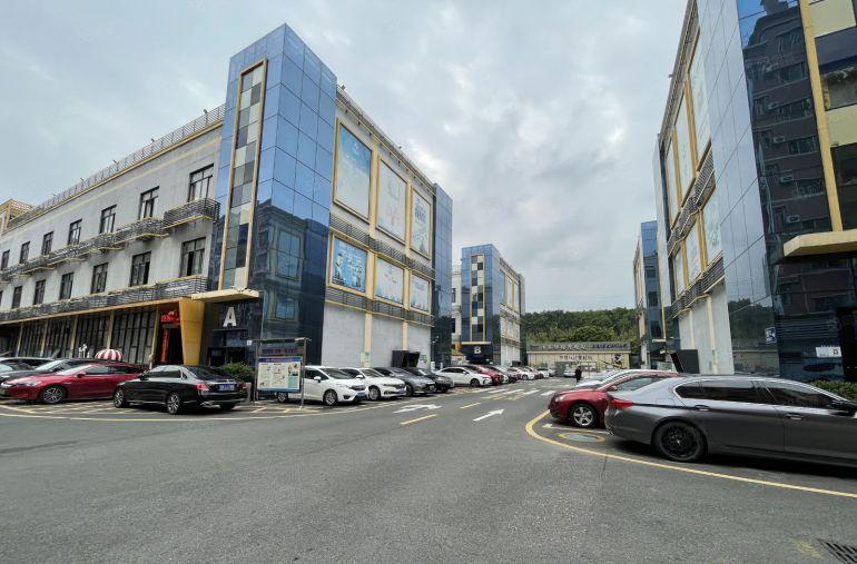 横岗六约地铁口科技园楼上精装500平带装修办公室厂房出租