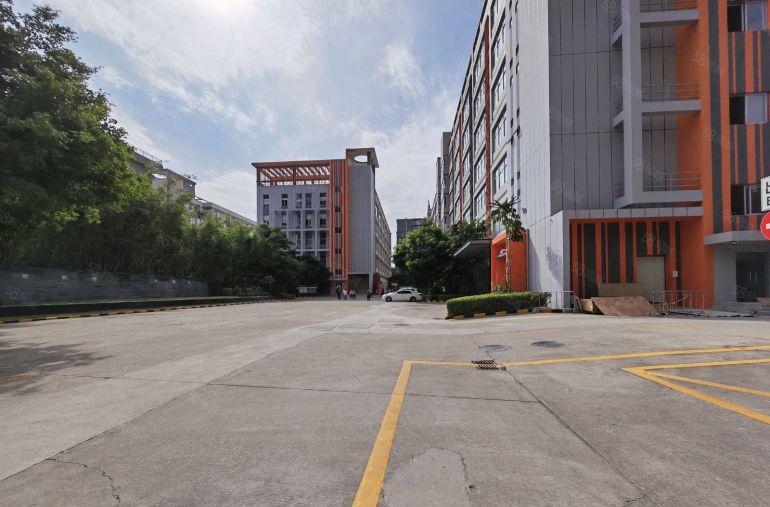 龙岗宝龙比亚迪旁单层面积3000平方原房东红本花园式厂房出租