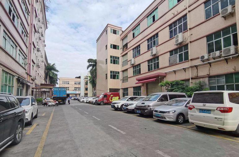 平湖高速口辅城坳原房东1楼3楼各1200平厂房仓库出租可环评