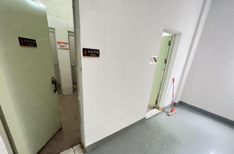 龙岗区坪地街道大型工业区2000平一楼标准厂房低价出租可分租